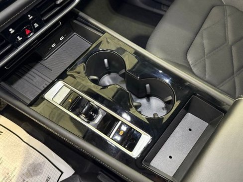 Certified 2025 Volkswagen Atlas SE image 19