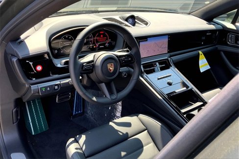 New 2025 Porsche Panamera 4 image 4