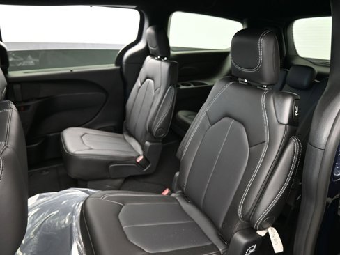 New 2025 Chrysler Pacifica Select image 29