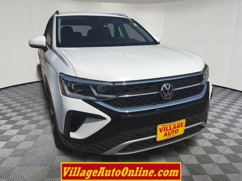 Used 2022 Volkswagen Taos SEL image 16