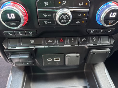 Used 2023 GMC Sierra 2500 AT4 image 46