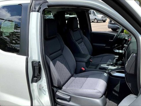 Certified 2025 Nissan Frontier SV image 11