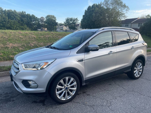 Used 2017 Ford Escape Titanium image 3