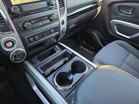 Used 2021 Nissan Titan SV w/ SV Convenience Package image 25