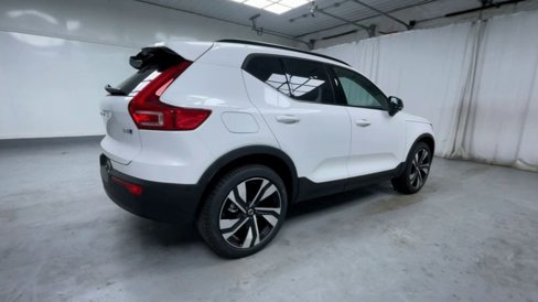 New 2026 Volvo XC40 B5 Ultra w/ Protection Package Premier image 24