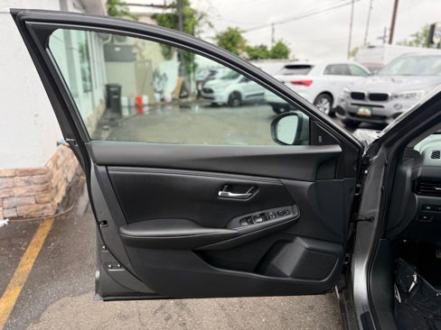Used 2022 Nissan Sentra SV image 16