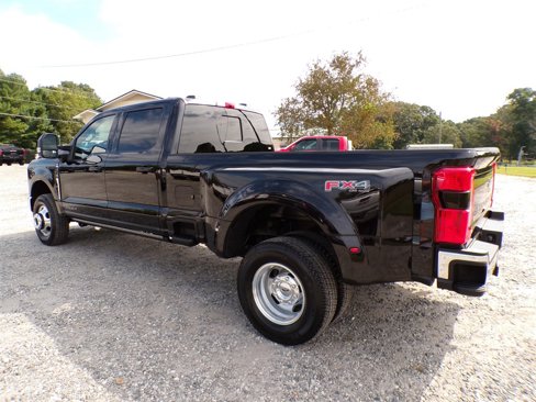 Used 2024 Ford F350 Lariat image 2