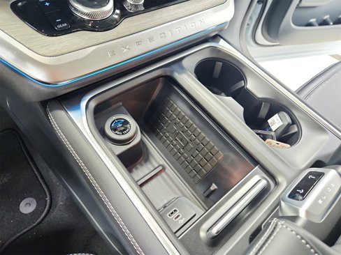 New 2025 Ford Expedition Platinum image 35
