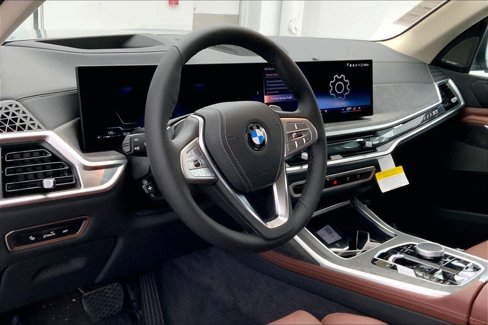 New 2026 BMW X7 xDrive40i image 3