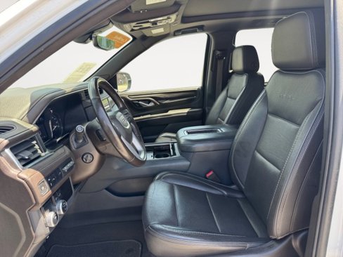 Used 2021 GMC Yukon XL Denali w/ Advanced Technology Package image 2