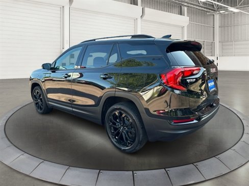 Used 2021 GMC Terrain SLE w/ Driver Convenience Package image 2