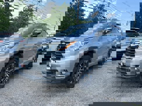 Used 2016 Toyota Highlander XLE image 1