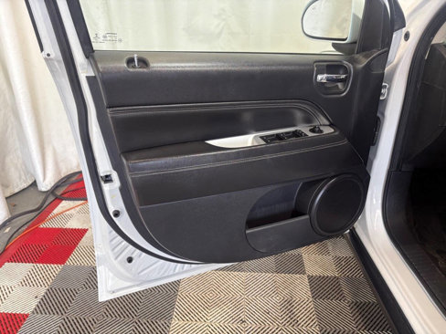 Used 2017 Jeep Compass High Altitude image 8