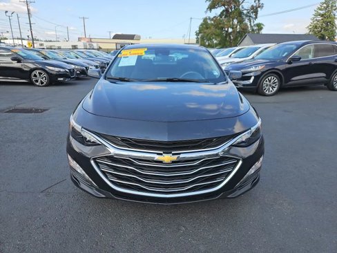 Used 2023 Chevrolet Malibu LT image 2