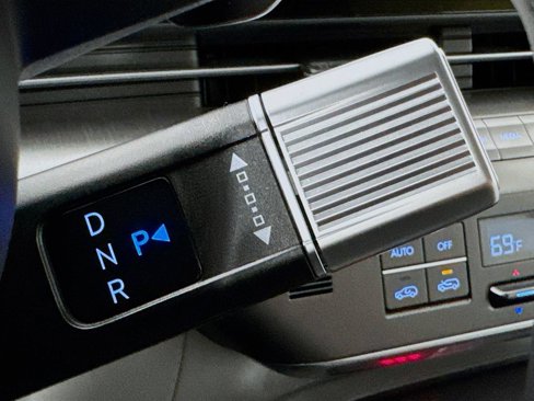 Certified 2024 Hyundai Kona Limited image 17