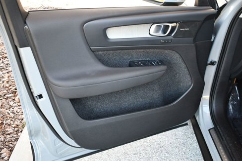 Used 2024 Volvo XC40 B5 Plus image 11