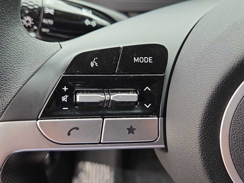 Certified 2025 Hyundai Elantra SE image 23