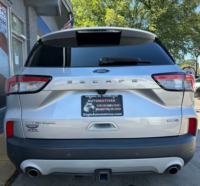 Used 2020 Ford Escape Titanium image 4