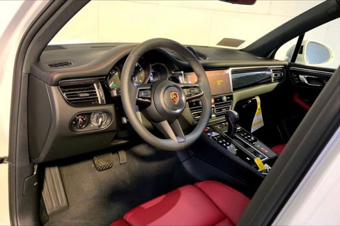 New 2026 Porsche Macan image 4