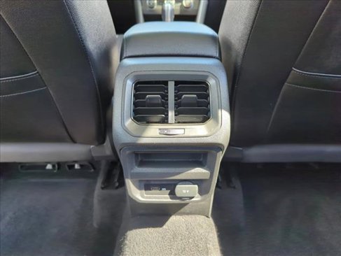 Used 2019 Volkswagen Tiguan SE image 25