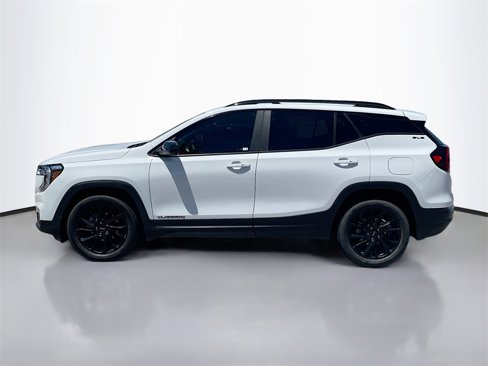 Used 2023 GMC Terrain SLE w/ Driver Convenience Package image 4