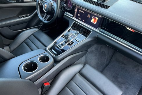 Used 2021 Porsche Panamera 4 image 16