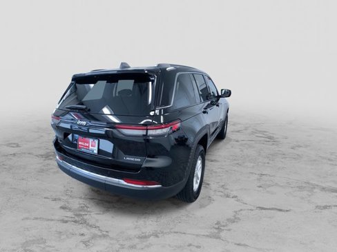 Used 2023 Jeep Grand Cherokee Laredo image 10