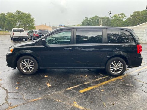 Used 2019 Dodge Grand Caravan SE w/ UConnect Hands-Free Group image 2
