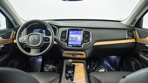 Certified 2025 Volvo XC90 B6 Plus image 15