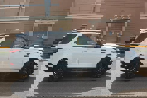 Used 2020 Land Rover Discovery Landmark image 8