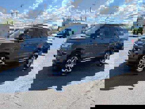 Used 2018 Ford Explorer XLT w/ Equipment Group 202A image 10