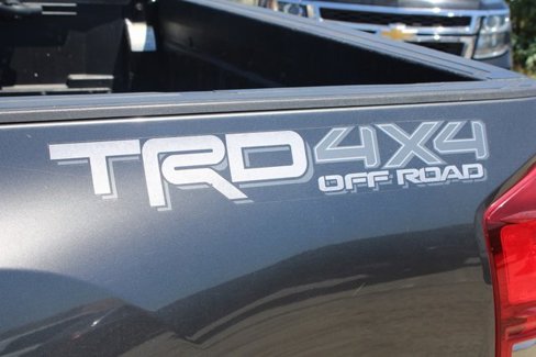 Used 2017 Toyota Tacoma TRD Off-Road image 10