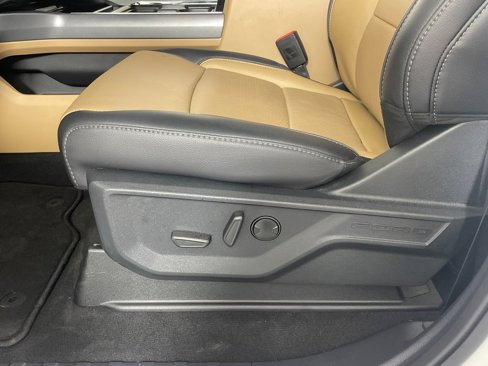 Used 2025 Ford F450 Lariat w/ FX4 Off-Road Package image 28