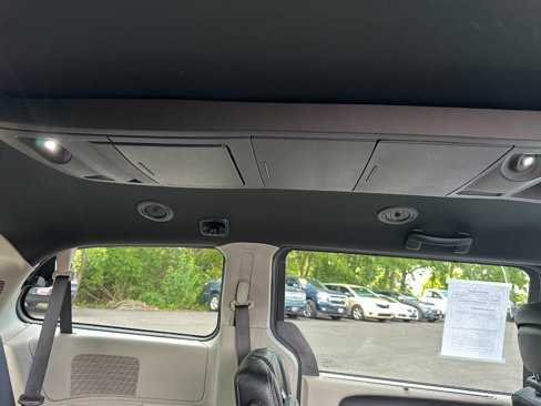 Used 2019 Dodge Grand Caravan SXT w/ Driver Convenience Group image 24