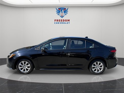 Used 2024 Toyota Corolla LE image 2
