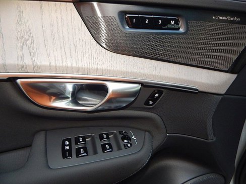New 2026 Volvo XC90 B6 Ultra image 17
