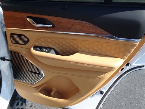 New 2025 Jeep Grand Cherokee Summit image 11