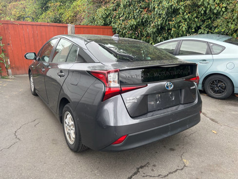 Used 2020 Toyota Prius LE image 2