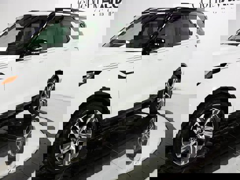 Used 2024 Land Rover Discovery Metropolitan Edition image 14