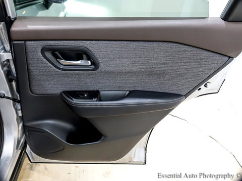 Used 2023 Nissan Rogue SV image 27