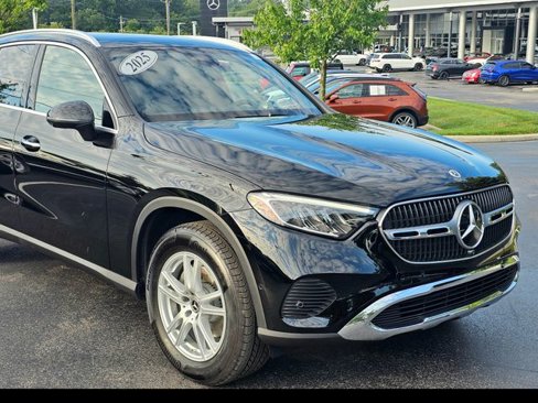 Certified 2025 Mercedes-Benz GLC 300 4MATIC image 2