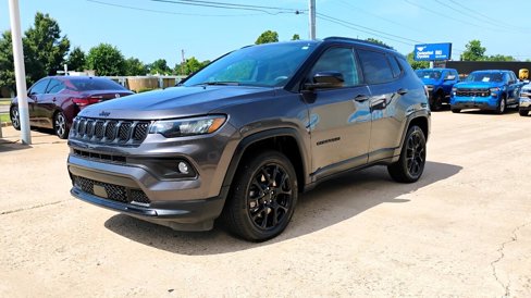 Used 2023 Jeep Compass Latitude w/ Convenience Group image 3