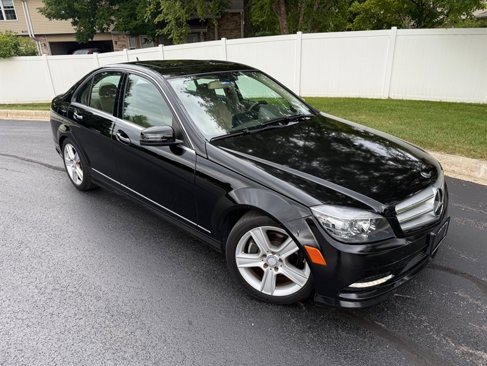 Used 2011 Mercedes-Benz C 300 4MATIC Sedan image 2
