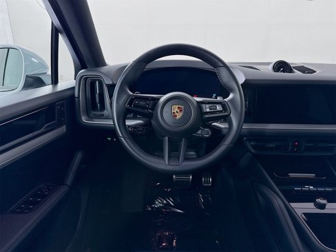 Used 2024 Porsche Cayenne S image 18