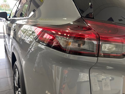 Used 2025 Nissan Rogue SL w/ SL Premium Package image 11