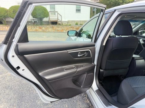 Used 2016 Nissan Altima 2.5 SV image 18