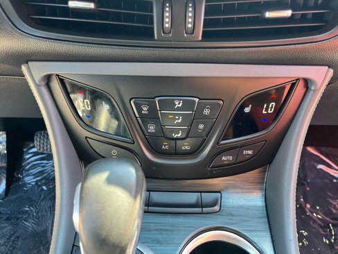Used 2019 Buick Envision Essence image 27
