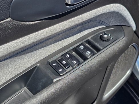 Used 2024 Jeep Compass Latitude image 22