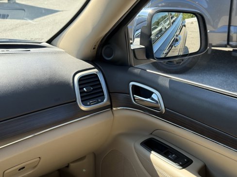 Used 2015 Jeep Grand Cherokee Overland w/ Advanced Technology Group image 18
