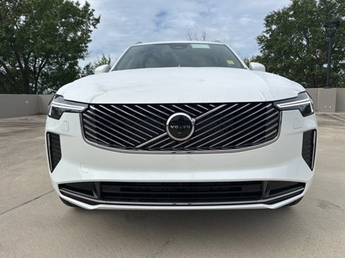 New 2026 Volvo XC90 B6 Plus w/ Protection Package image 2